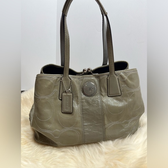 Coach Signature Stitch Kiss-lock Satchel Taupe #F15658 patent Leather